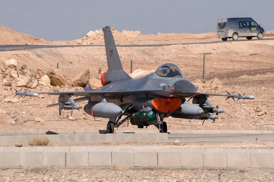 F-16 en el Medio Este